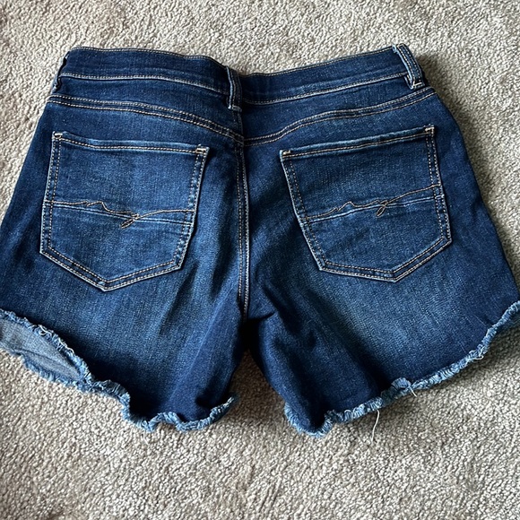 New York and Company Soho shorts - Picture 2 of 3